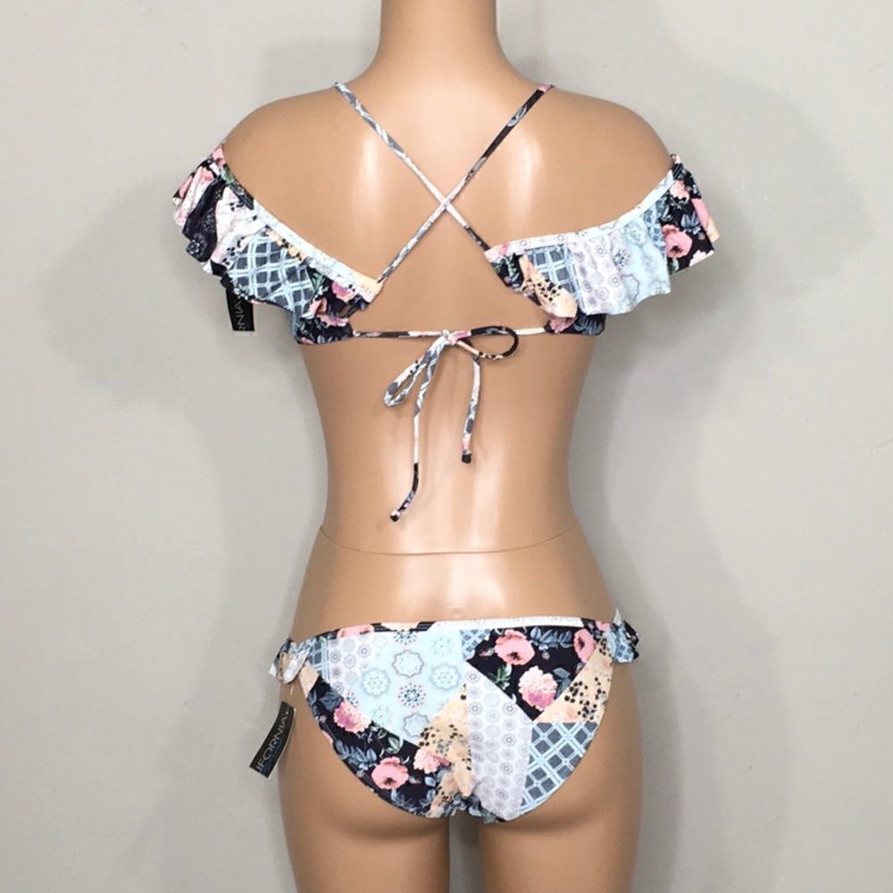 New. Floral patchwork ruffle bikini set. - Picture 6 of 9